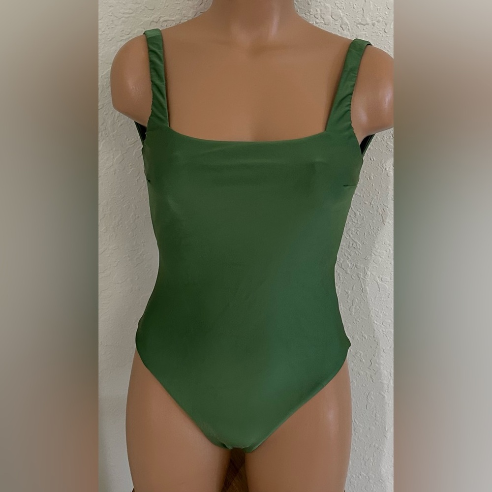 Agua de Coco Solid Classic Strappy One Piece swimsuit - Picture 4 of 9